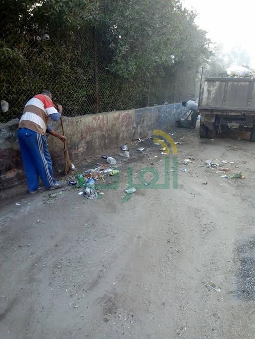 رفع 40 طن ناتج تطهير ترعة أمام مستشفى القناطر الخيرية