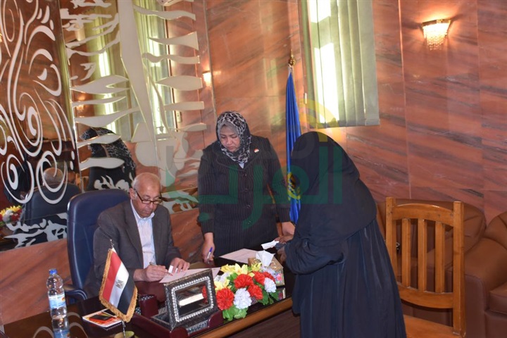 بالصور.. اللقاء الأسبوعي لمحافظ أسوان بالمواطنين