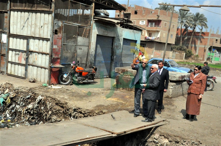 إقامة مجموعة من الورش النموذجية والمحلات خلف السكة الحديدية بقليوب