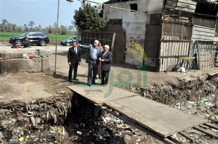 إقامة مجموعة من الورش النموذجية والمحلات خلف السكة الحديدية بقليوب