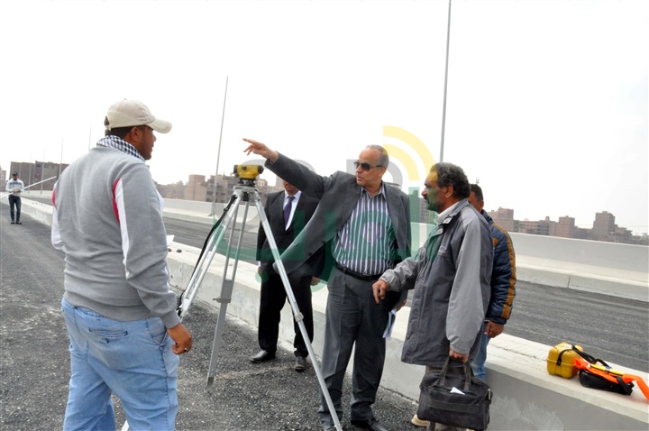 إقامة مجموعة من الورش النموذجية والمحلات خلف السكة الحديدية بقليوب