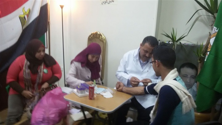 بالصور .. وفد قليوب ينظم قافلة طبية لجميع التخصصات