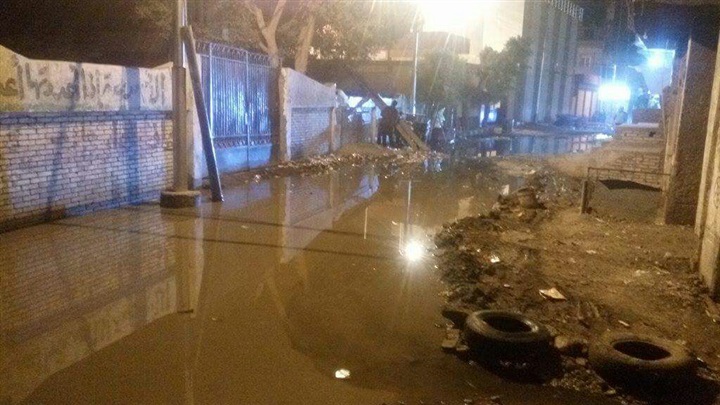 بالصور .. مياه الصرف الصحي تغرق مدرسة الشهيد " تامر عبدالله " بكفر حمزة بالخانكة