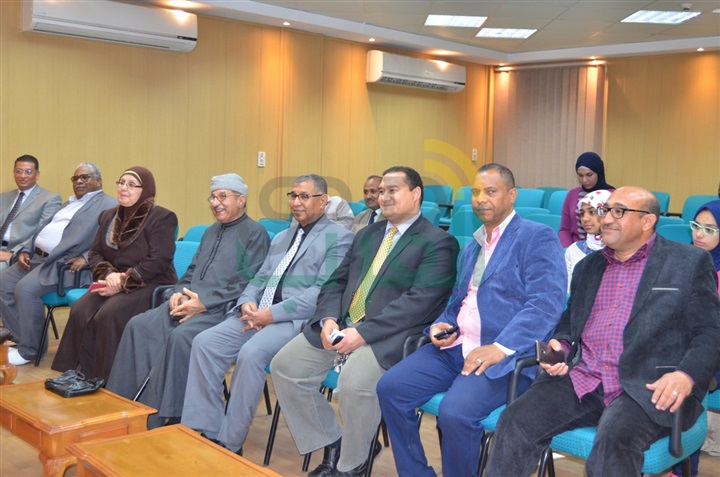 بالصور.. محافظ قنا يفتتح معرض الفنون التشكيلية بـ"القومي للمرأة"