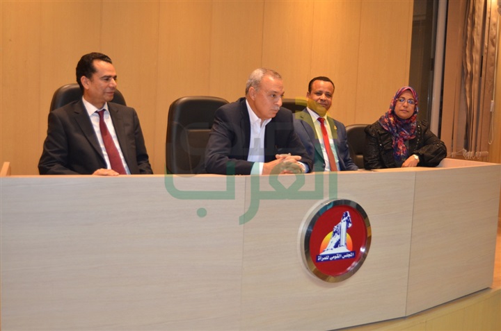 بالصور.. محافظ قنا يفتتح معرض الفنون التشكيلية بـ"القومي للمرأة"