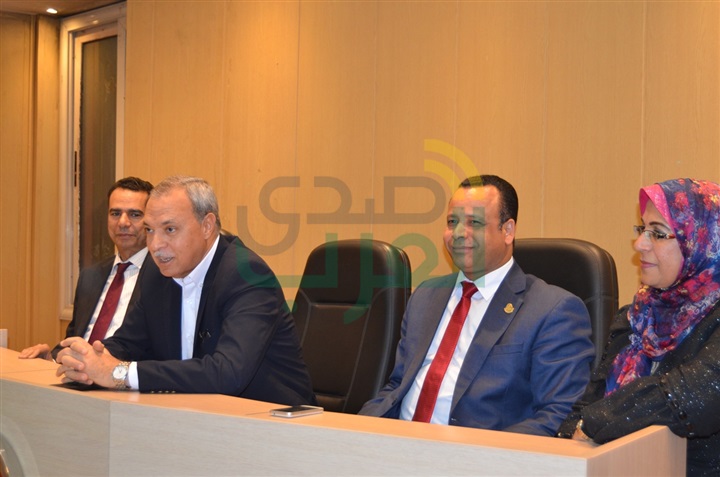 بالصور.. محافظ قنا يفتتح معرض الفنون التشكيلية بـ"القومي للمرأة"