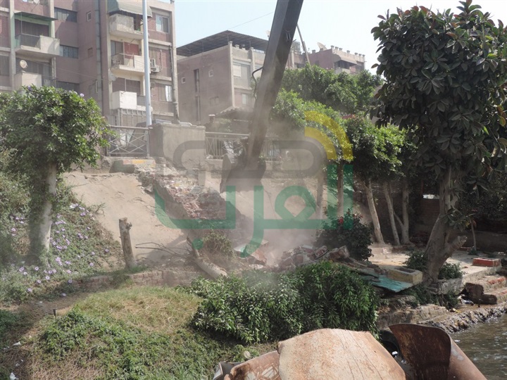 بالصور.. إزالة 13 حالة تعد على نهر النيل بالقناطر الخيرية