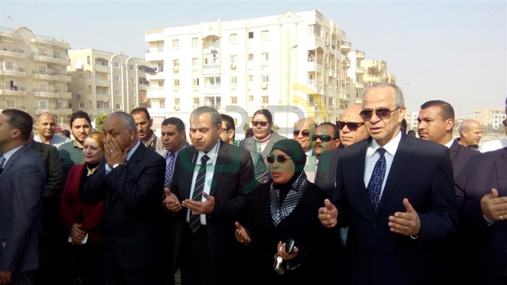 بالصور.. وزير التموين ومحافظ القليوبية يحتفلان بيوم الشهيد مع طلاب العبور