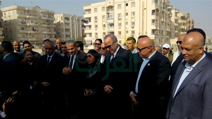 بالصور.. وزير التموين ومحافظ القليوبية يحتفلان بيوم الشهيد مع طلاب العبور