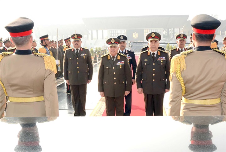 بمناسبة الاحتفال بيوم الشهيد.. الرئيس السيسي ينيب وزير الدفاع لوضع إكليل الزهور على النصب التذكاري لشهداء القوات المسلحة