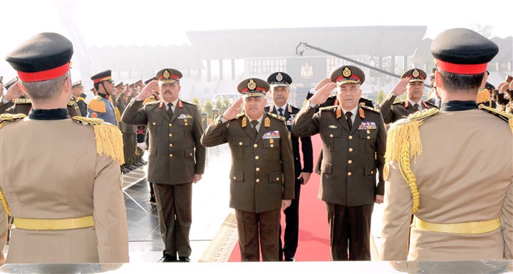 بمناسبة الاحتفال بيوم الشهيد.. الرئيس السيسي ينيب وزير الدفاع لوضع إكليل الزهور على النصب التذكاري لشهداء القوات المسلحة