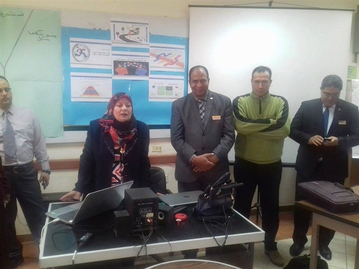 وكيل وزارة التعليم بالشرقية تتابع استكمال برنامج "المعلمون أولا"