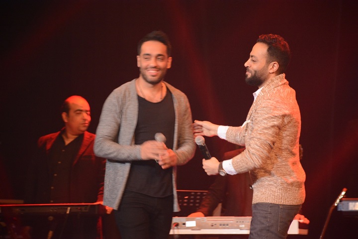 بالصور .. دويتو بين تامر عاشور ورامى جمال فى حفل جامعة مصر الدوليه بالصور .. دويتو بين تامر عاشور ورامى جمال فى حفل جامعة مصر الدوليه