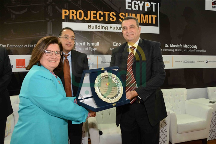 بالصور.. محلب ووزيرا الصناعة والإسكان في القمة الثانية لمشروعات "بناء مصر المستقبل" بالصور.. محلب ووزيرا الصناعة والإسكان في القمة الثانية لمشروعات "بناء مصر المستقبل"