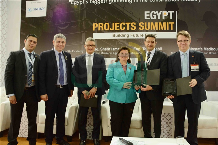 بالصور.. محلب ووزيرا الصناعة والإسكان في القمة الثانية لمشروعات "بناء مصر المستقبل" بالصور.. محلب ووزيرا الصناعة والإسكان في القمة الثانية لمشروعات "بناء مصر المستقبل"