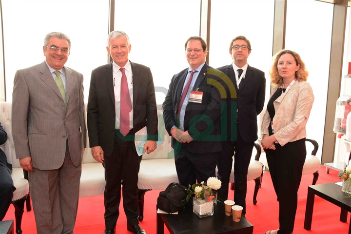 بالصور.. محلب ووزيرا الصناعة والإسكان في القمة الثانية لمشروعات "بناء مصر المستقبل" بالصور.. محلب ووزيرا الصناعة والإسكان في القمة الثانية لمشروعات "بناء مصر المستقبل"