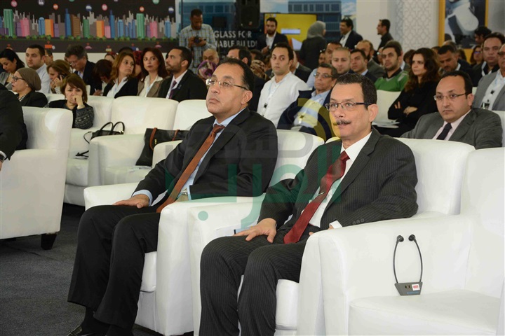 بالصور.. محلب ووزيرا الصناعة والإسكان في القمة الثانية لمشروعات "بناء مصر المستقبل" بالصور.. محلب ووزيرا الصناعة والإسكان في القمة الثانية لمشروعات "بناء مصر المستقبل"