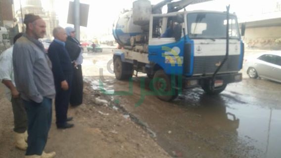 بالصور.. انفجار ماسورة صرف صحي بشبرا الخيمة 