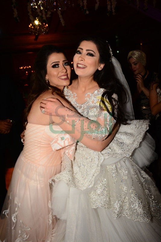 بالصور.. تامر حسني والليثي يشعلان زفاف مصطفى ومنة بالصور.. تامر حسني والليثي يشعلان زفاف مصطفى ومنة