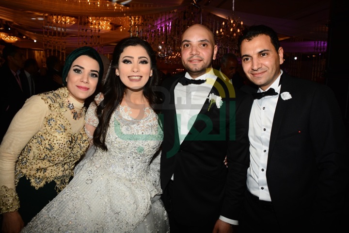 بالصور.. تامر حسني والليثي يشعلان زفاف مصطفى ومنة بالصور.. تامر حسني والليثي يشعلان زفاف مصطفى ومنة