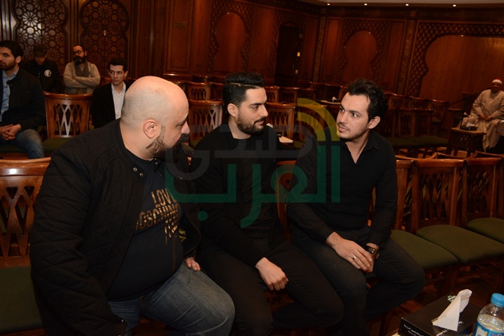  بالصور .. أنغام وعزيز الشافعى وهشام عباس ومحمد فؤاد فى عزاء والد أمير طعيمه 