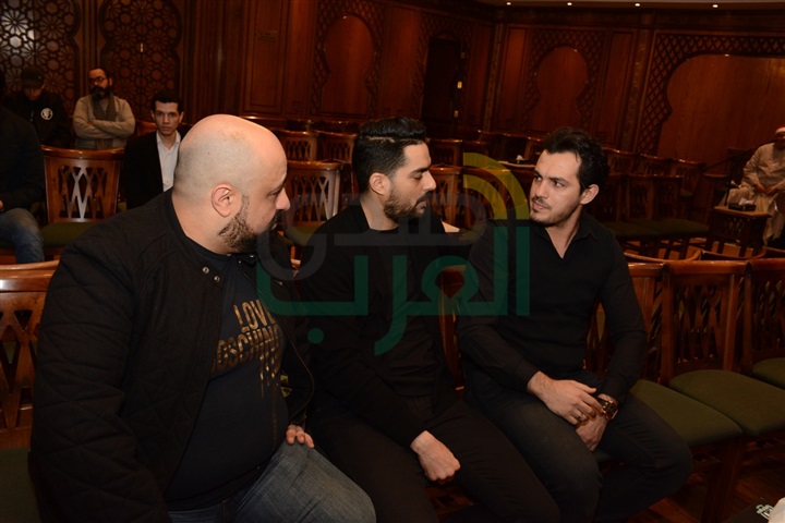  بالصور .. أنغام وعزيز الشافعى وهشام عباس ومحمد فؤاد فى عزاء والد أمير طعيمه 
