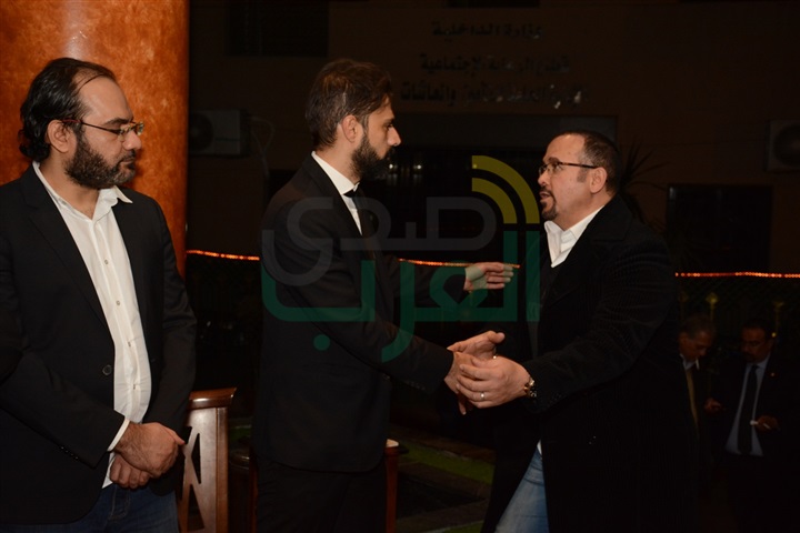  بالصور .. أنغام وعزيز الشافعى وهشام عباس ومحمد فؤاد فى عزاء والد أمير طعيمه 