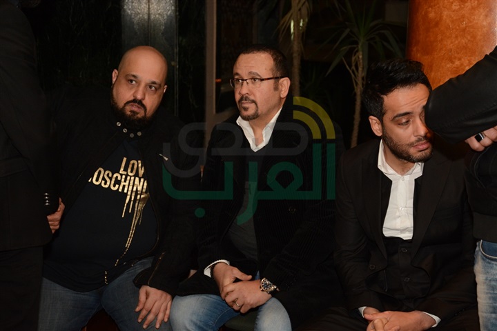  بالصور .. أنغام وعزيز الشافعى وهشام عباس ومحمد فؤاد فى عزاء والد أمير طعيمه 