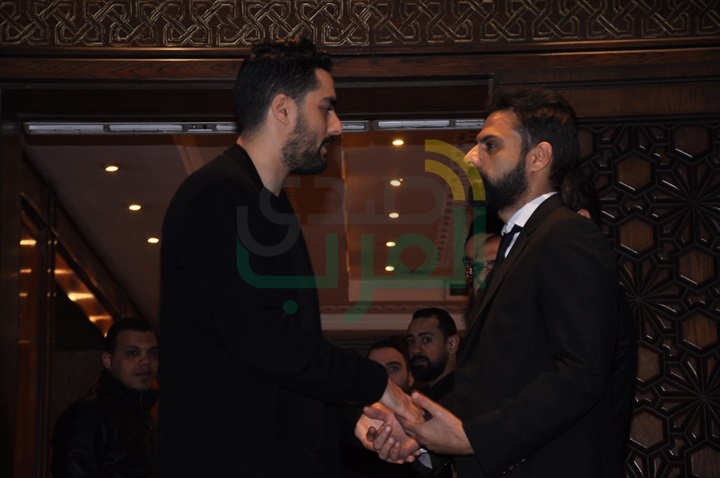  بالصور .. أنغام وعزيز الشافعى وهشام عباس ومحمد فؤاد فى عزاء والد أمير طعيمه 