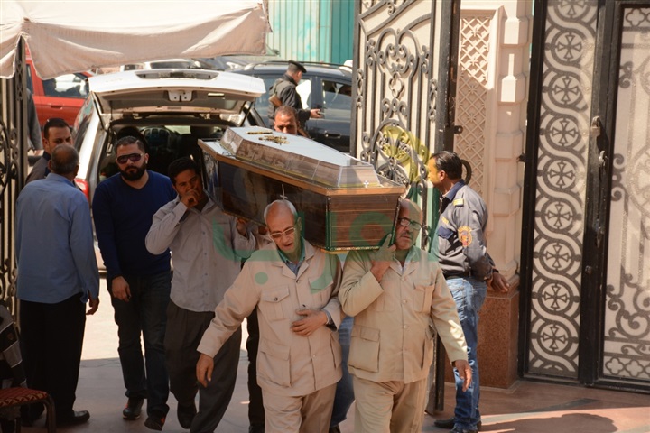 بالصور.. إقامة القداس على روح الناقدة السينمائية عواطف صادق بالصور.. إقامة القداس على روح الناقدة السينمائية عواطف صادق