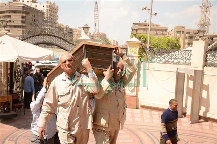 بالصور.. إقامة القداس على روح الناقدة السينمائية عواطف صادق بالصور.. إقامة القداس على روح الناقدة السينمائية عواطف صادق