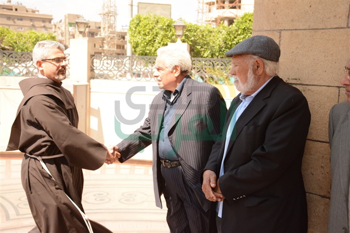 بالصور.. إقامة القداس على روح الناقدة السينمائية عواطف صادق بالصور.. إقامة القداس على روح الناقدة السينمائية عواطف صادق