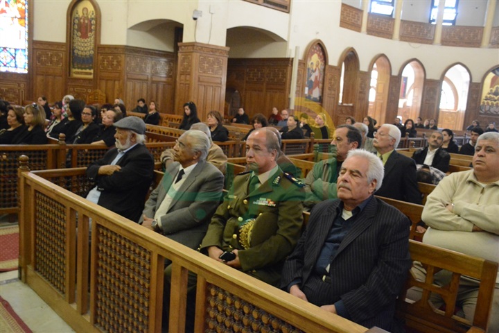بالصور.. إقامة القداس على روح الناقدة السينمائية عواطف صادق بالصور.. إقامة القداس على روح الناقدة السينمائية عواطف صادق
