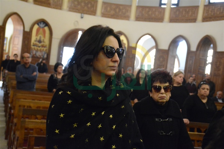 بالصور.. إقامة القداس على روح الناقدة السينمائية عواطف صادق بالصور.. إقامة القداس على روح الناقدة السينمائية عواطف صادق