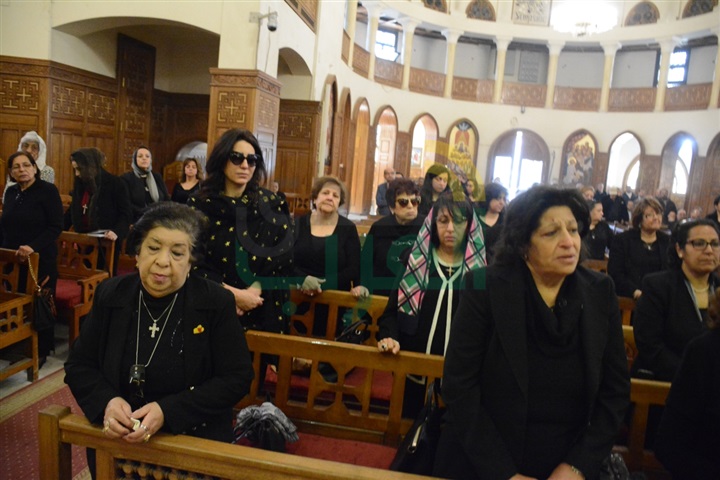 بالصور.. إقامة القداس على روح الناقدة السينمائية عواطف صادق بالصور.. إقامة القداس على روح الناقدة السينمائية عواطف صادق