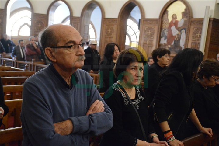 بالصور.. إقامة القداس على روح الناقدة السينمائية عواطف صادق بالصور.. إقامة القداس على روح الناقدة السينمائية عواطف صادق
