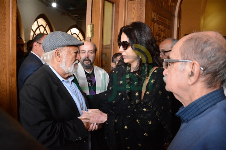بالصور.. إقامة القداس على روح الناقدة السينمائية عواطف صادق بالصور.. إقامة القداس على روح الناقدة السينمائية عواطف صادق