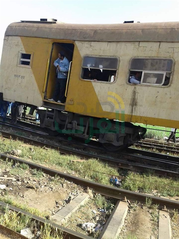 بالصور.. خروج قطار عن القضبان بكفر الشيخ