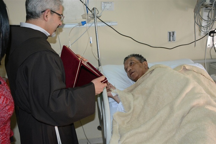 بالصور .. الفنان محمد شرف بصحة جيدة بعد إجراء العملية بالصور .. الفنان محمد شرف بصحة جيدة بعد إجراء العملية