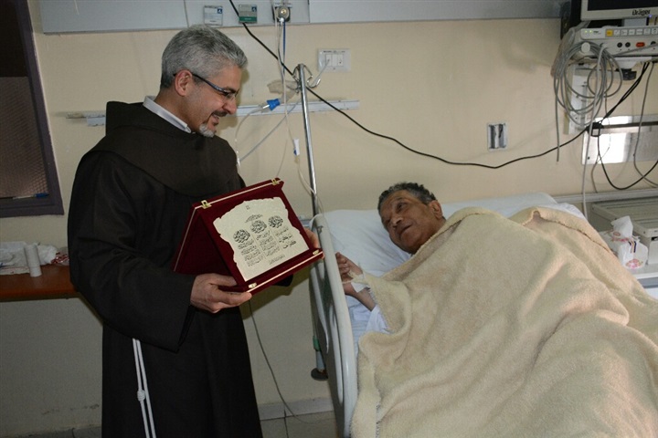 بالصور .. الفنان محمد شرف بصحة جيدة بعد إجراء العملية بالصور .. الفنان محمد شرف بصحة جيدة بعد إجراء العملية