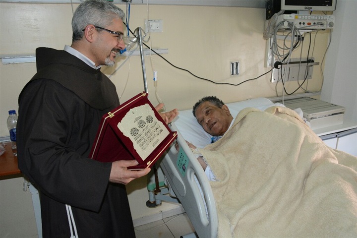 بالصور .. الفنان محمد شرف بصحة جيدة بعد إجراء العملية بالصور .. الفنان محمد شرف بصحة جيدة بعد إجراء العملية