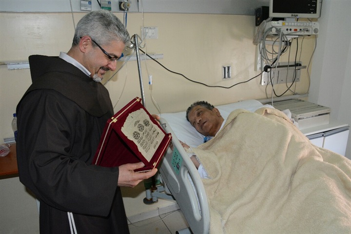 بالصور .. الفنان محمد شرف بصحة جيدة بعد إجراء العملية بالصور .. الفنان محمد شرف بصحة جيدة بعد إجراء العملية