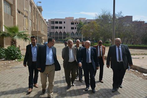 رئيس جامعة الزقازيق يتفقد مبني كلية طب وجراحة الفم والأسنان