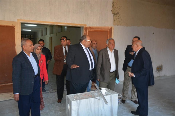 رئيس جامعة الزقازيق يتفقد مبني كلية طب وجراحة الفم والأسنان