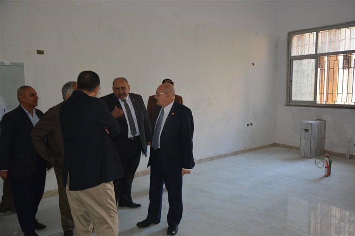 رئيس جامعة الزقازيق يتفقد مبني كلية طب وجراحة الفم والأسنان