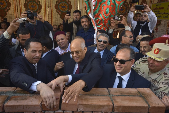 سلطان وعبد العال يضعان حجر الأساس لمبني المجمع الطبي المتكامل داخل مستشفي العامرية العام 