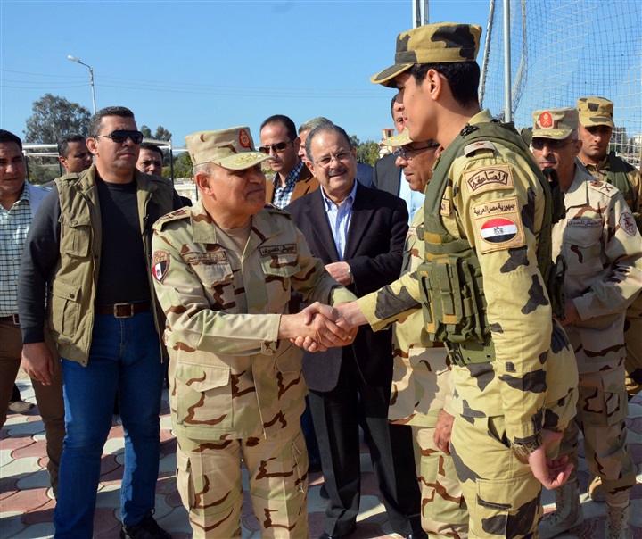 بالصور.. القائد العام للقوات المسلحة ووزير الداخلية يتفقدان قوات إنفاذ القانون بسيناء