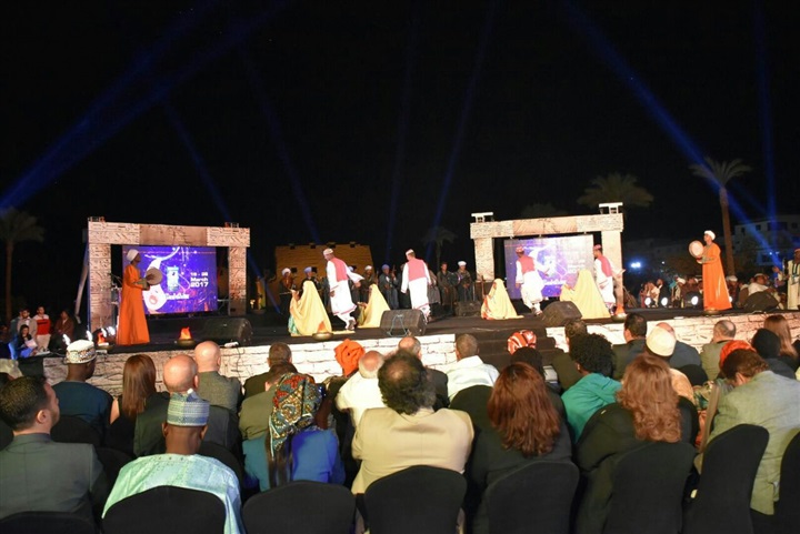بالصور .. بدء حفل افتتاح مهرجان الاقصر للسينما الأفريقية بفقرة غنائية بالصور .. بدء حفل افتتاح مهرجان الاقصر للسينما الأفريقية بفقرة غنائية