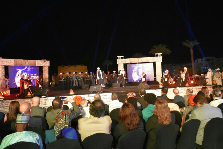 بالصور .. بدء حفل افتتاح مهرجان الاقصر للسينما الأفريقية بفقرة غنائية بالصور .. بدء حفل افتتاح مهرجان الاقصر للسينما الأفريقية بفقرة غنائية