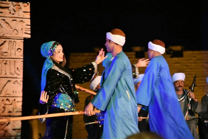 بالصور .. بدء حفل افتتاح مهرجان الاقصر للسينما الأفريقية بفقرة غنائية بالصور .. بدء حفل افتتاح مهرجان الاقصر للسينما الأفريقية بفقرة غنائية